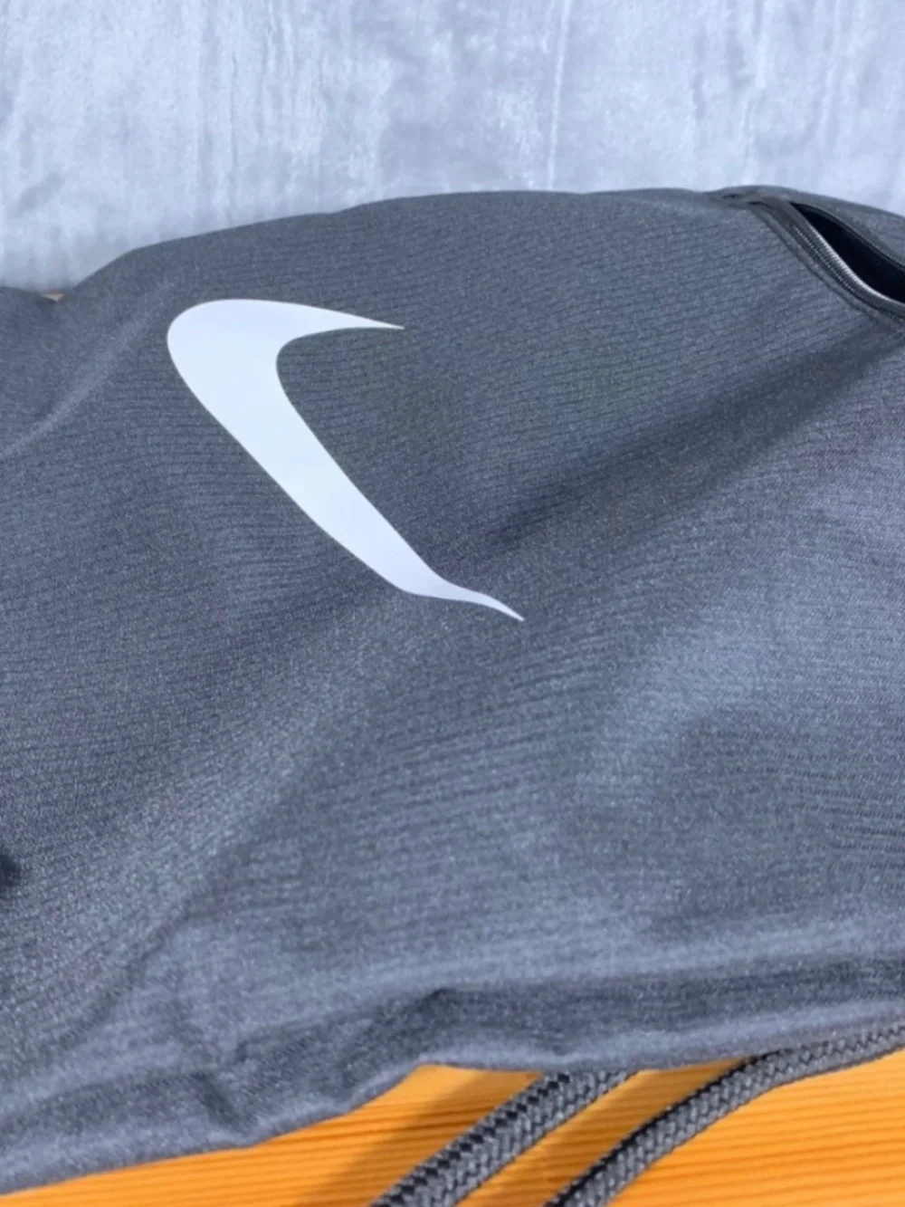 Minimalist, sleek, and highly functional Nike drawstring bag. Perfect for sports